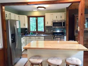 Multi-Family Cabin: Huge Yard + Resort Perks! - Image 4
