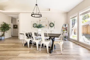 Majestic Meridian BnB - Spacious 4BR/2BA & Cinema - Image 3