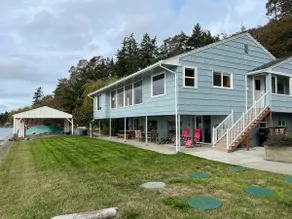 House on Penn Cove — Upper Floor, Waterfront - Image 2