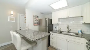 Siesta Key Village-Suite #4: A block to the Beach! - Image 5