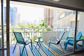 Steps to Waikiki Beach, Swimming Pool Free Parking - Image 3