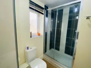 Spacious home for contractors and families - Image 5