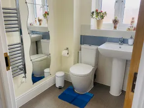 Spacious home for contractors and families - Image 3