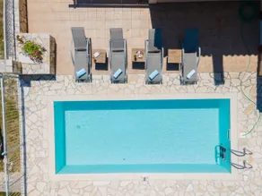 Guiscardos Luxury Villa - Image 5