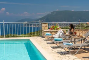 Guiscardos Luxury Villa - Image 2