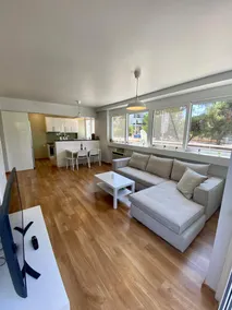Close to the beach and popular neighborhoods - Image 2
