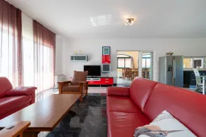 House Mitlo with 5 bedrooms and private pool - Image 4