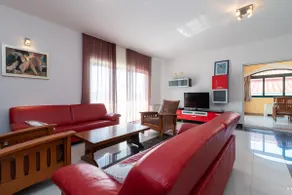House Mitlo with 5 bedrooms and private pool - Image 5