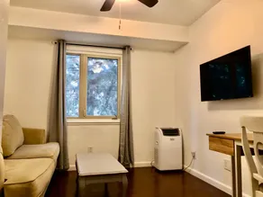 Private Guest Unit|AC |Free Parking/Free Laundry - Image 2