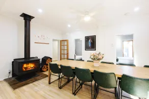 The Orange Door Mudgee -a spacious home in town - Image 4