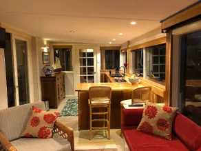 ”Rive Gauche” River Frontage Luxury Accommodation - Image 4
