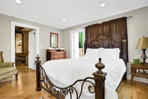 The Tailor House: 2BR w/ Hot Tub near Woodstock Sq - Image 4