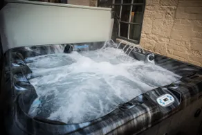 Port-House, Hot Tub, Luxury Guest House, Sleeps 14 - Image 5