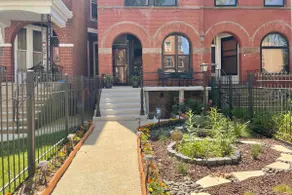 Cozy 2BD Lake Apt Near Downtown, McCormick & More - Image 2