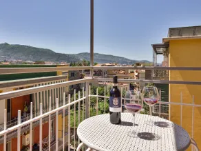 Blue Sky Sorrento • Center, beach and parking - Image 2
