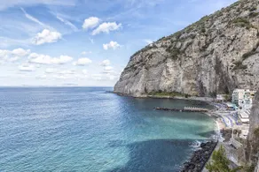 Blue Sky Sorrento • Center, beach and parking - Image 5