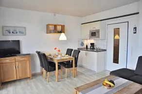 Sea view: Cozy two room apartment - Image 4