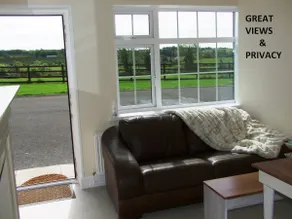 Wonderful Setting Farmhouse Apartment - Image 3