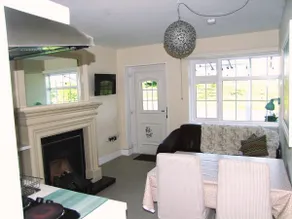 Wonderful Setting Farmhouse Apartment - Image 2