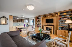 Domillion 2bdr old town apt w views, parking A127 - Image 5