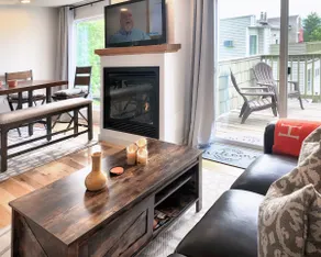 Fully Renovated, Mountain View, 3 Bedrooms, pool - Image 2