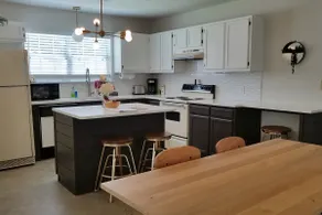 Renovated 3BR/2 BA Home in Summerville SC, Large Kitchen, Fenced In BackYard - Image 5