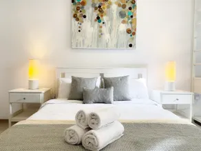 Stunning Seaview - Perfectly Located 2 Bedroom Apt - Image 5