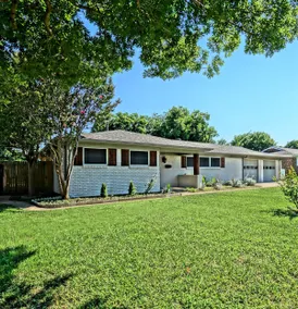 Hot Spa retreat, game room, close to Stockyards! - Image 2