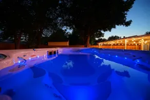 Hot Spa retreat, game room, close to Stockyards! - Image 5