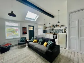 Perfect Seaside Retreat With Garden & Parking - Image 2