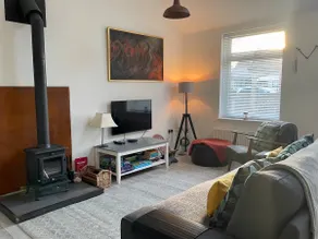 Perfect Seaside Retreat With Garden & Parking - Image 3
