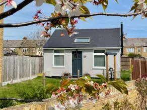 Perfect Seaside Retreat With Garden & Parking - Image 4