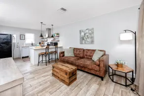 Walk to Downtown•King Bed • Outdoor Lounge•Coastal - Image 2