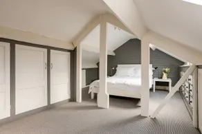 2 floors of stylish living in a historic building - Image 4
