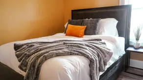 Cozy Corner, stylish 1bed near Navy Base! - Image 5