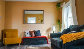 Cozy Corner, stylish 1bed near Navy Base! - Image 3