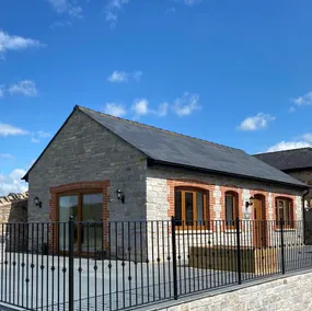 Lakeside Barn, Woodford Farm - Wells, Somerset - Image 2