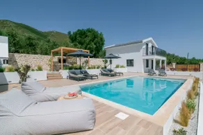 Villa Verde - Heated Pool with Stunning Views, by ZanteWize - Image 5