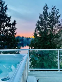 Lake Escape: Hot Tub& Sauna, Dock& Kayaks - Image 2