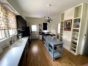 Charming bungalow in downtown Culver - Image 2