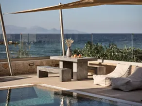 Sea Side LaLune Villa, with Heated Pool & Spa Whirlpool - Image 3