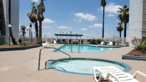 Summer Breeze beachfront condo sleeps max 6 - Image 2