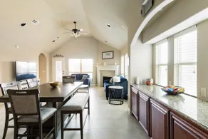 Beautiful 5BD/3BA Near BLD/Waterpark/AT&T Stadium - Image 3