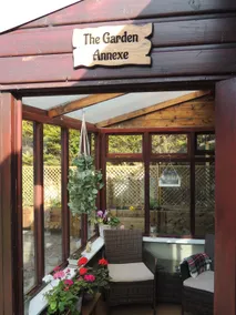 Charming Garden Annexe In Southport - Image 5
