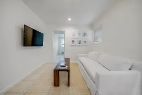Rockaway Surf Shack, 3 bedroom w/private entrance - Image 4