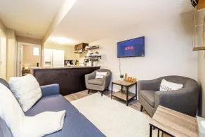 Bright Modern Suite - Netflix - WiFi - Long Stays - Image 3
