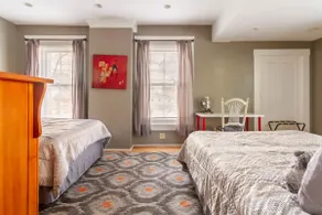 Skip hotels, stay at a home apartment - Image 5