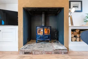 Canal side cottage with hot tub, sky tv and log fire - Image 2