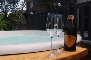 Canal side cottage with hot tub, sky tv and log fire - Image 4