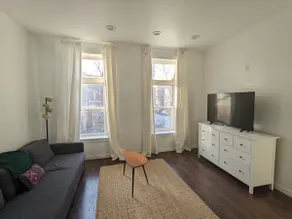 Hip One Bedroom - Image 2